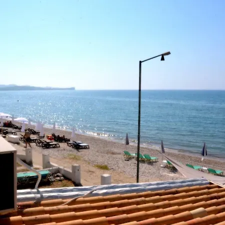 아파트 On The Beach 아카라비