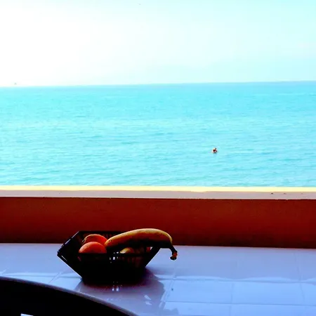 아파트 On The Beach 아카라비